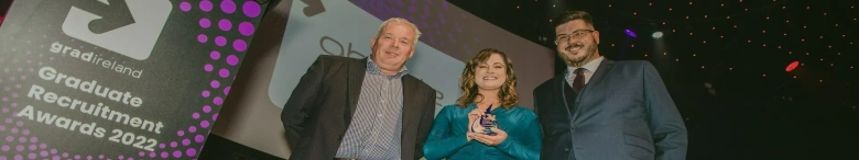 Amy Ní Chuinneagáin recieving her award
