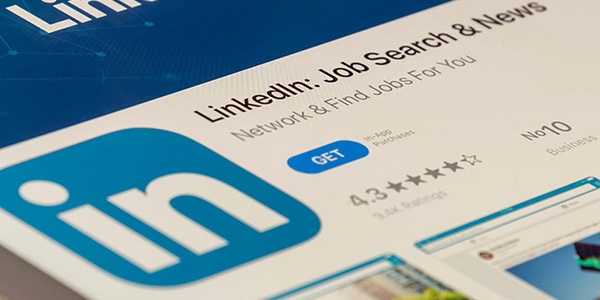 Banner for How to make a strong LinkedIn profile